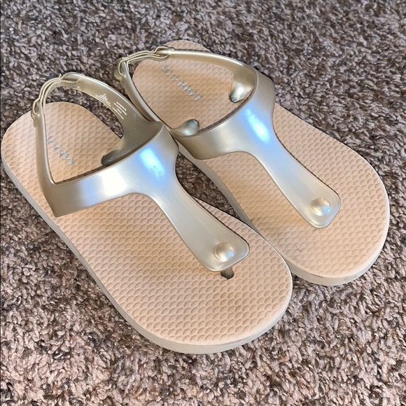 Old Navy Other - 🎈3/$18🎈 Gold Old Navy sandals